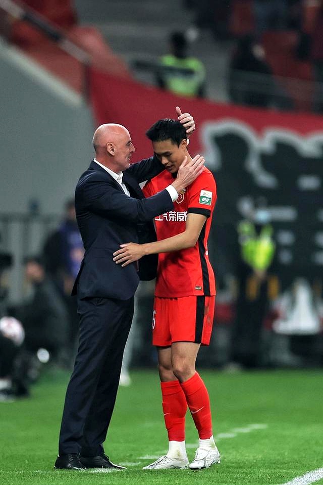 赛后突围战来临，上海申花围绕德甲状态回暖，信心回归，轮换策略成焦点的简单介绍